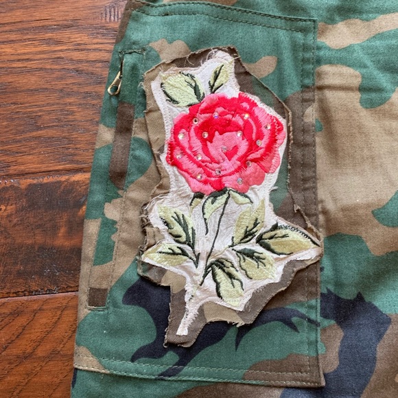 Camo Skirt with Roses - Picture 2 of 6